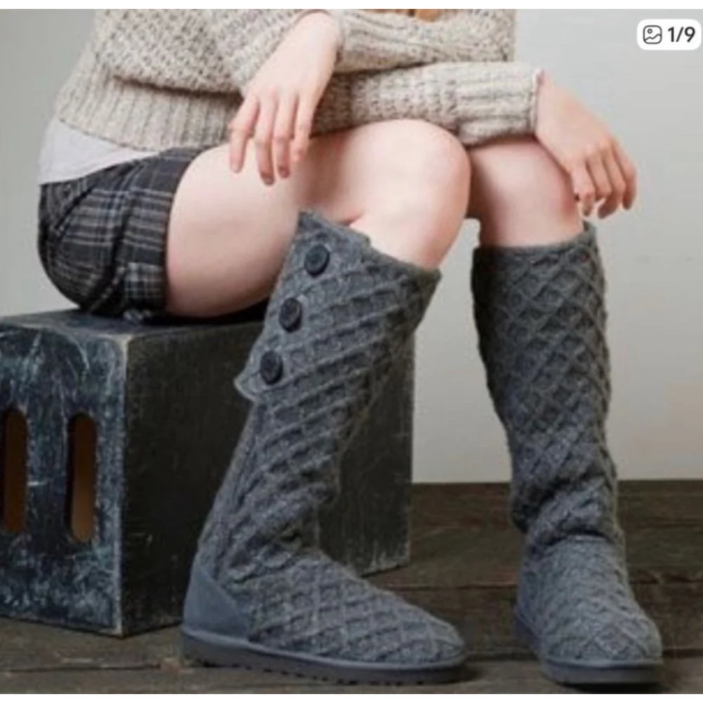 Women's UGG Gray Knit Cable Button Winter Boots Size 6